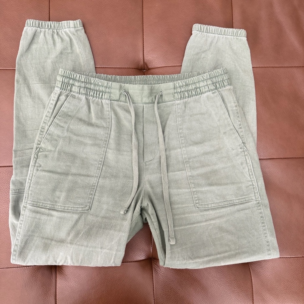 GAP Women’s Light Green Joggers XS